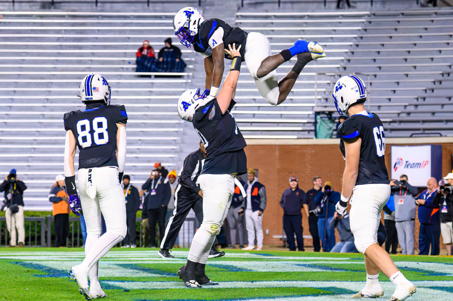 Auburn High vs Thompson, 7A State Championship